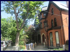 Yorkville 19 -  Hazelton Ave